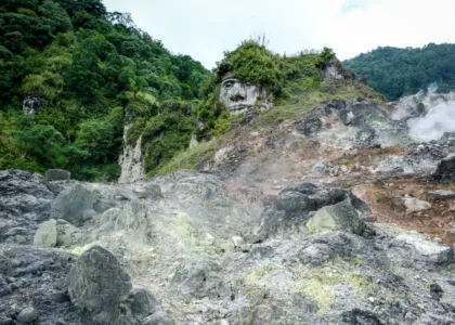 Bukit Kasih Permukaan Batu & Kawasan Vulkanik Di Manado, Sulawesi Utara